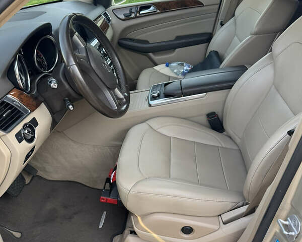 Мерседес М-Класс 2013 в Ровно на Automoto.ua Бежевый Мерседес М-Класс, объемом двигателя 2.99 л и пробегом 235 тыс. км за 21650 $, фото 8 на Automoto.ua