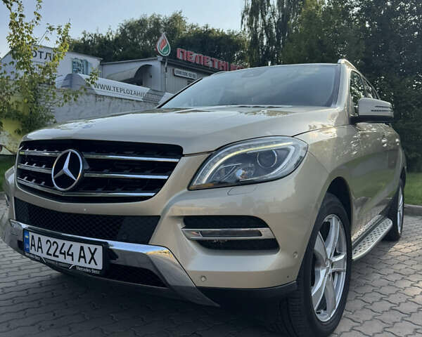 Мерседес М-Класс 2013 в Ровно на Automoto.ua Бежевый Мерседес М-Класс, объемом двигателя 2.99 л и пробегом 235 тыс. км за 21650 $, фото 4 на Automoto.ua