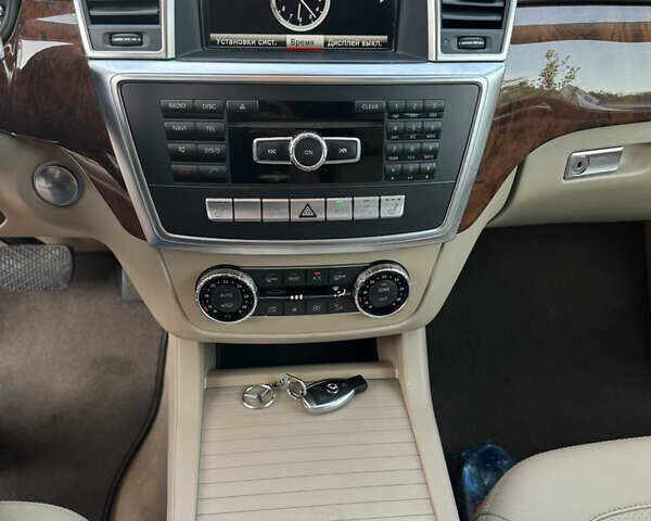 Мерседес М-Класс 2013 в Ровно на Automoto.ua Бежевый Мерседес М-Класс, объемом двигателя 2.99 л и пробегом 235 тыс. км за 21650 $, фото 15 на Automoto.ua