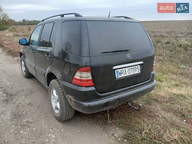 Черный Мерседес М-Класс, объемом двигателя 2.3 л и пробегом 250 тыс. км за 4000 $, фото 3 на Automoto.ua