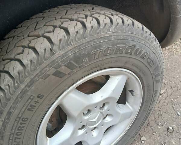 Черный Мерседес М-Класс, объемом двигателя 2.3 л и пробегом 250 тыс. км за 4000 $, фото 2 на Automoto.ua