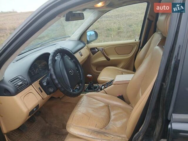 Черный Мерседес М-Класс, объемом двигателя 2.3 л и пробегом 250 тыс. км за 4000 $, фото 5 на Automoto.ua