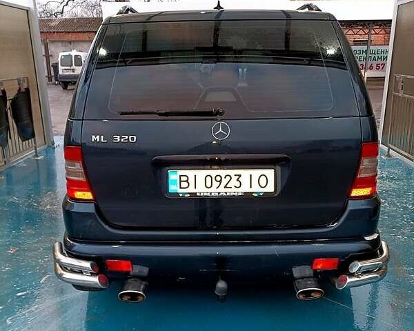 Черный Мерседес М-Класс, объемом двигателя 2.3 л и пробегом 300 тыс. км за 5300 $, фото 11 на Automoto.ua