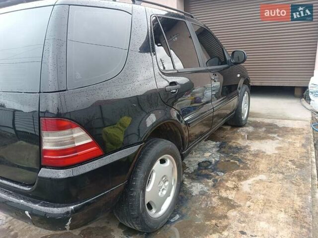 Чорний Мерседес М-Клас, об'ємом двигуна 2.69 л та пробігом 379 тис. км за 6800 $, фото 10 на Automoto.ua