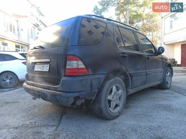 Черный Мерседес М-Класс, объемом двигателя 3.2 л и пробегом 383 тыс. км за 3680 $, фото 5 на Automoto.ua