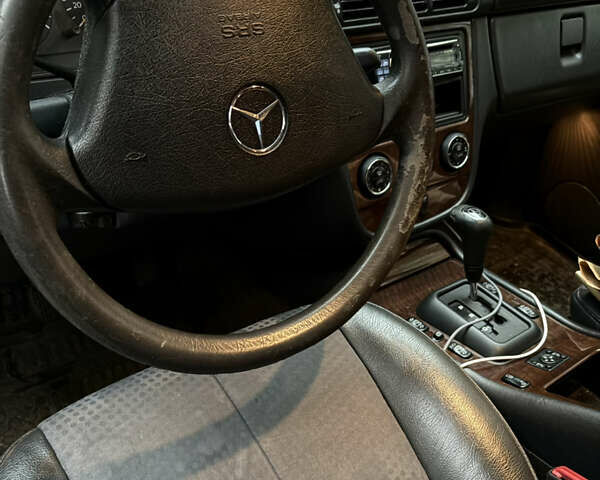 Черный Мерседес М-Класс, объемом двигателя 3.5 л и пробегом 230 тыс. км за 7500 $, фото 11 на Automoto.ua