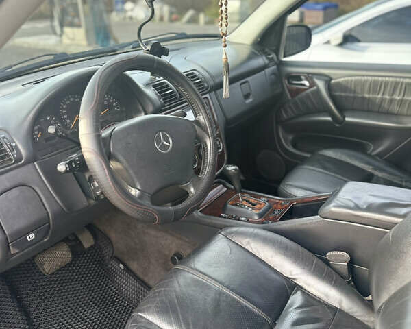 Черный Мерседес М-Класс, объемом двигателя 3.72 л и пробегом 300 тыс. км за 7700 $, фото 9 на Automoto.ua