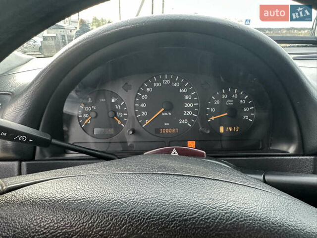 Черный Мерседес М-Класс, объемом двигателя 3.72 л и пробегом 300 тыс. км за 7700 $, фото 13 на Automoto.ua