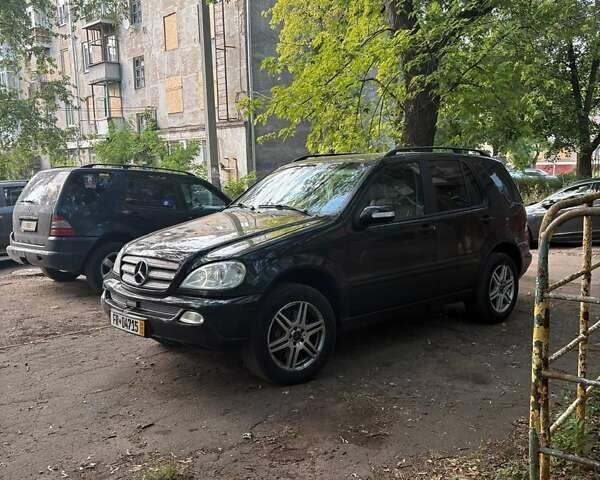 Черный Мерседес М-Класс, объемом двигателя 2.7 л и пробегом 355 тыс. км за 4600 $, фото 1 на Automoto.ua