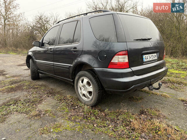 Черный Мерседес М-Класс, объемом двигателя 2.7 л и пробегом 300 тыс. км за 9200 $, фото 4 на Automoto.ua