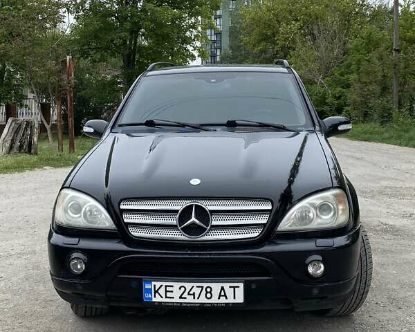 Черный Мерседес М-Класс, объемом двигателя 5.4 л и пробегом 124 тыс. км за 12000 $, фото 5 на Automoto.ua