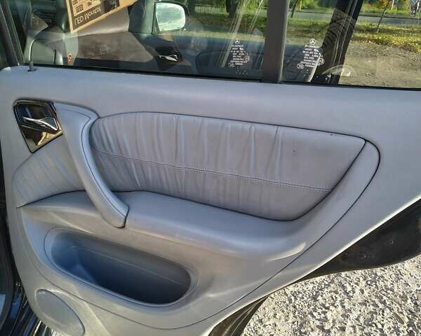 Чорний Мерседес М-Клас, об'ємом двигуна 4 л та пробігом 304 тис. км за 6900 $, фото 15 на Automoto.ua