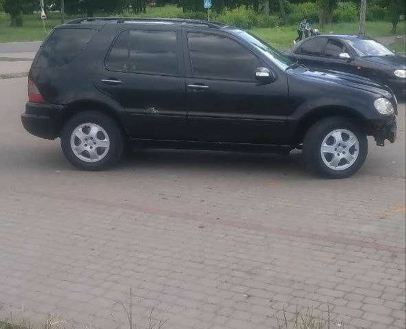 Чорний Мерседес М-Клас, об'ємом двигуна 2.7 л та пробігом 380 тис. км за 7200 $, фото 4 на Automoto.ua