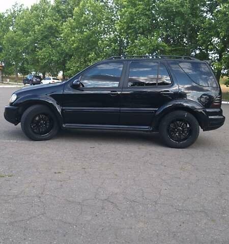 Черный Мерседес М-Класс, объемом двигателя 3.7 л и пробегом 322 тыс. км за 6000 $, фото 3 на Automoto.ua