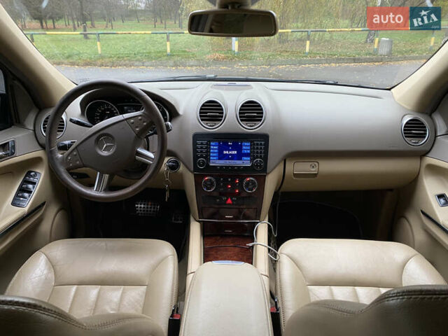 Чорний Мерседес М-Клас, об'ємом двигуна 2.99 л та пробігом 320 тис. км за 10000 $, фото 22 на Automoto.ua