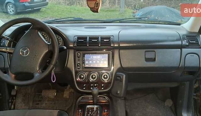 Черный Мерседес М-Класс, объемом двигателя 3.72 л и пробегом 398 тыс. км за 6000 $, фото 7 на Automoto.ua