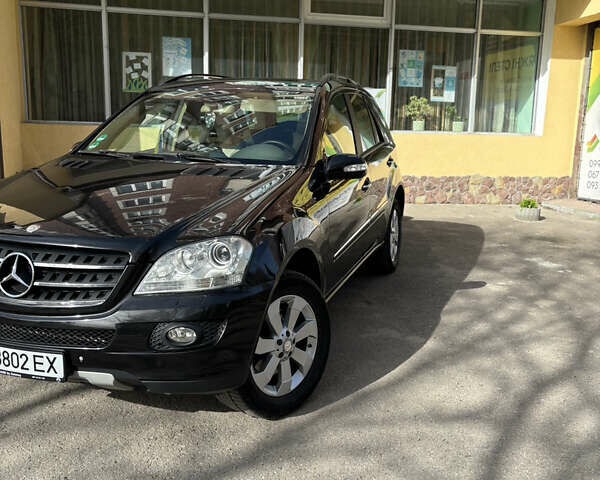 Чорний Мерседес М-Клас, об'ємом двигуна 2.99 л та пробігом 350 тис. км за 10999 $, фото 2 на Automoto.ua