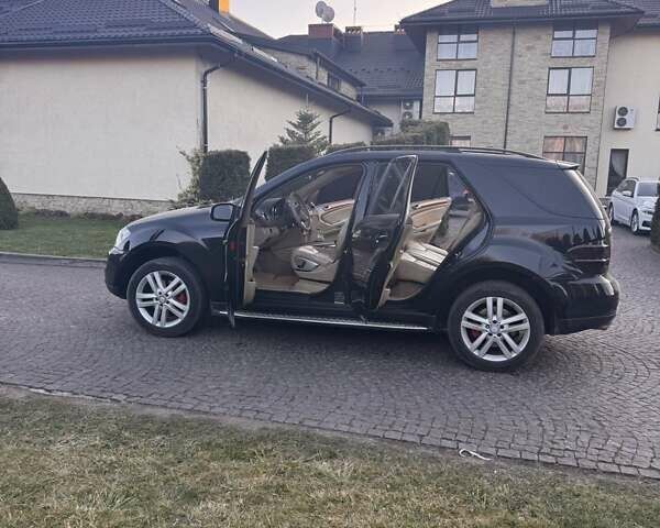 Черный Мерседес М-Класс, объемом двигателя 3.5 л и пробегом 290 тыс. км за 8700 $, фото 2 на Automoto.ua