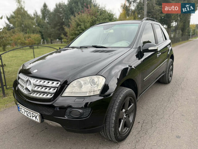 Черный Мерседес М-Класс, объемом двигателя 3.5 л и пробегом 300 тыс. км за 7700 $, фото 3 на Automoto.ua