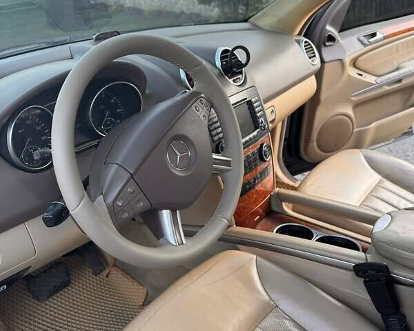 Черный Мерседес М-Класс, объемом двигателя 3.5 л и пробегом 290 тыс. км за 8700 $, фото 6 на Automoto.ua