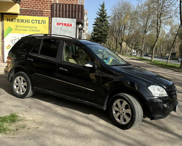 Чорний Мерседес М-Клас, об'ємом двигуна 2.99 л та пробігом 350 тис. км за 10999 $, фото 12 на Automoto.ua