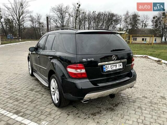 Черный Мерседес М-Класс, объемом двигателя 2.99 л и пробегом 398 тыс. км за 10800 $, фото 12 на Automoto.ua