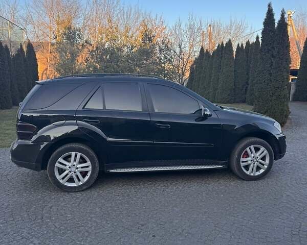 Черный Мерседес М-Класс, объемом двигателя 3.5 л и пробегом 290 тыс. км за 8700 $, фото 3 на Automoto.ua