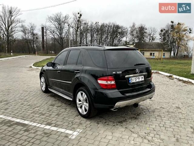 Черный Мерседес М-Класс, объемом двигателя 2.99 л и пробегом 398 тыс. км за 10800 $, фото 6 на Automoto.ua