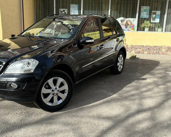 Черный Мерседес М-Класс, объемом двигателя 2.99 л и пробегом 350 тыс. км за 11700 $, фото 3 на Automoto.ua