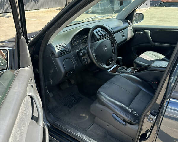 Черный Мерседес М-Класс, объемом двигателя 2.7 л и пробегом 319 тыс. км за 4750 $, фото 4 на Automoto.ua