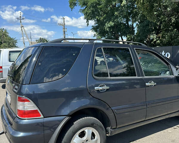 Черный Мерседес М-Класс, объемом двигателя 2.7 л и пробегом 319 тыс. км за 4750 $, фото 2 на Automoto.ua