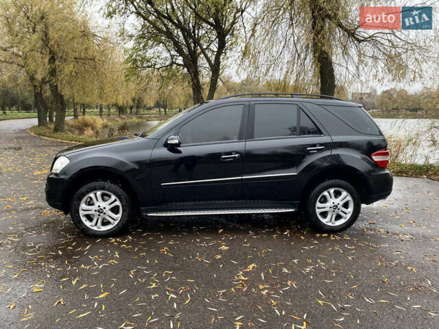 Чорний Мерседес М-Клас, об'ємом двигуна 2.99 л та пробігом 320 тис. км за 10000 $, фото 1 на Automoto.ua