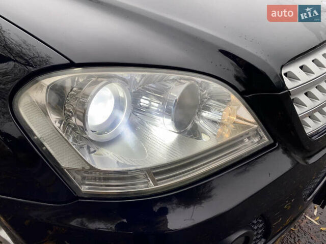 Чорний Мерседес М-Клас, об'ємом двигуна 2.99 л та пробігом 320 тис. км за 10000 $, фото 23 на Automoto.ua