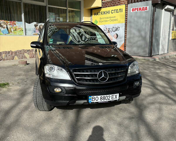 Черный Мерседес М-Класс, объемом двигателя 2.99 л и пробегом 350 тыс. км за 11700 $, фото 1 на Automoto.ua