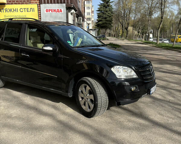 Черный Мерседес М-Класс, объемом двигателя 2.99 л и пробегом 350 тыс. км за 11700 $, фото 9 на Automoto.ua