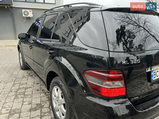 Черный Мерседес М-Класс, объемом двигателя 2.99 л и пробегом 350 тыс. км за 8700 $, фото 10 на Automoto.ua