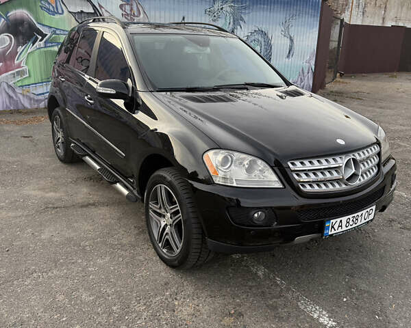 Черный Мерседес М-Класс, объемом двигателя 3.5 л и пробегом 156 тыс. км за 13700 $, фото 2 на Automoto.ua