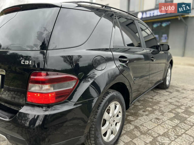 Черный Мерседес М-Класс, объемом двигателя 2.99 л и пробегом 350 тыс. км за 8700 $, фото 9 на Automoto.ua