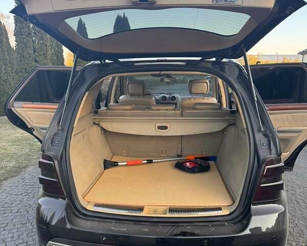 Черный Мерседес М-Класс, объемом двигателя 3.5 л и пробегом 290 тыс. км за 8700 $, фото 1 на Automoto.ua