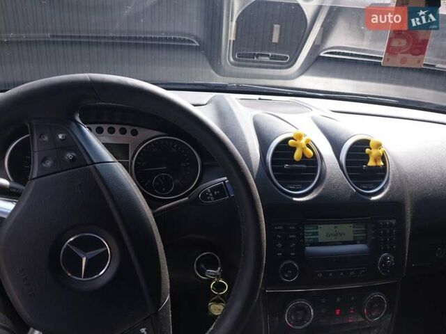 Черный Мерседес М-Класс, объемом двигателя 3 л и пробегом 317 тыс. км за 10000 $, фото 9 на Automoto.ua