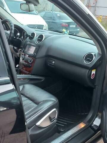 Чорний Мерседес М-Клас, об'ємом двигуна 3 л та пробігом 350 тис. км за 10500 $, фото 8 на Automoto.ua