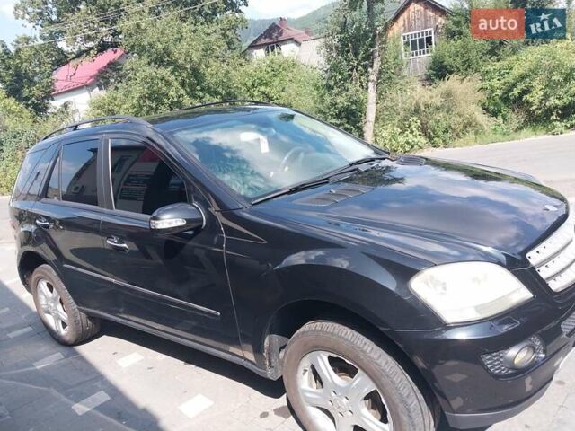 Черный Мерседес М-Класс, объемом двигателя 3 л и пробегом 317 тыс. км за 10000 $, фото 2 на Automoto.ua