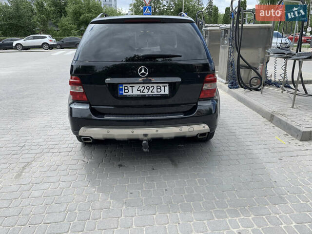 Чорний Мерседес М-Клас, об'ємом двигуна 3 л та пробігом 299 тис. км за 13200 $, фото 2 на Automoto.ua