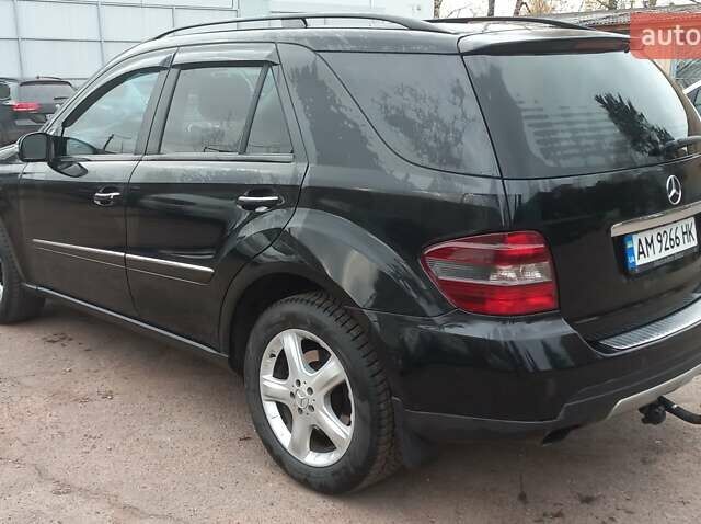 Чорний Мерседес М-Клас, об'ємом двигуна 3 л та пробігом 350 тис. км за 10500 $, фото 6 на Automoto.ua