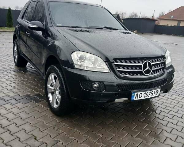 Черный Мерседес М-Класс, объемом двигателя 3 л и пробегом 350 тыс. км за 11400 $, фото 2 на Automoto.ua