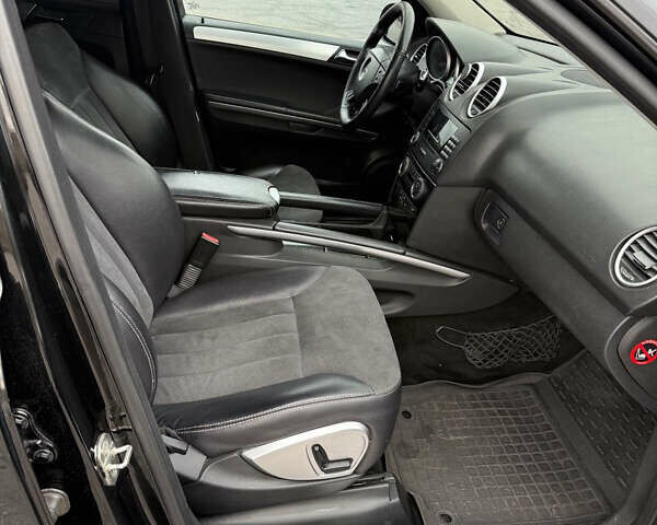 Черный Мерседес М-Класс, объемом двигателя 3.5 л и пробегом 250 тыс. км за 7900 $, фото 5 на Automoto.ua