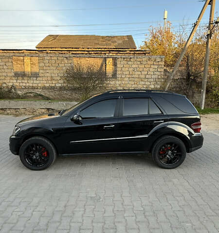 Черный Мерседес М-Класс, объемом двигателя 2.99 л и пробегом 293 тыс. км за 11000 $, фото 2 на Automoto.ua