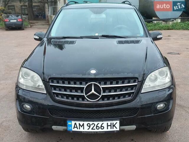 Чорний Мерседес М-Клас, об'ємом двигуна 3 л та пробігом 350 тис. км за 10500 $, фото 2 на Automoto.ua