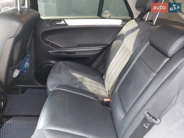 Черный Мерседес М-Класс, объемом двигателя 3 л и пробегом 317 тыс. км за 10000 $, фото 13 на Automoto.ua