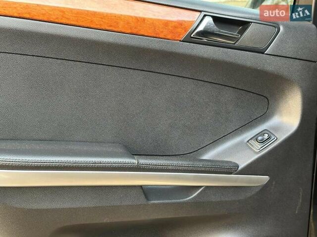 Черный Мерседес М-Класс, объемом двигателя 3.5 л и пробегом 214 тыс. км за 10940 $, фото 15 на Automoto.ua